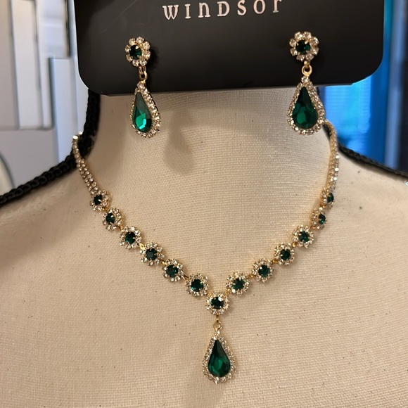 Hunter Green Sparkly Dress w/ split 👗 💚 Accessories Included!! - Picture 8 of 9